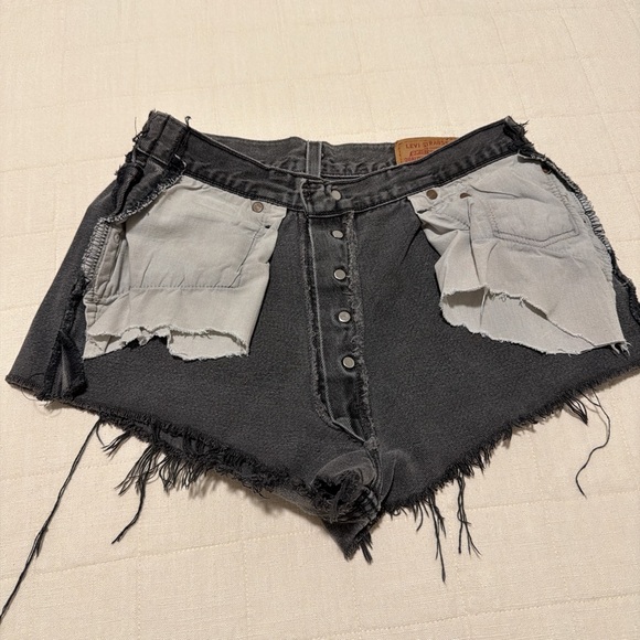 Vintage Levi’s shorts - Picture 6 of 7